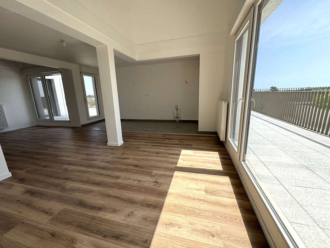 Appartement 4 pièces de 105m² + 60m² de Terrasse + 2 PK sous-sol ! MERIGNAC - photo 5