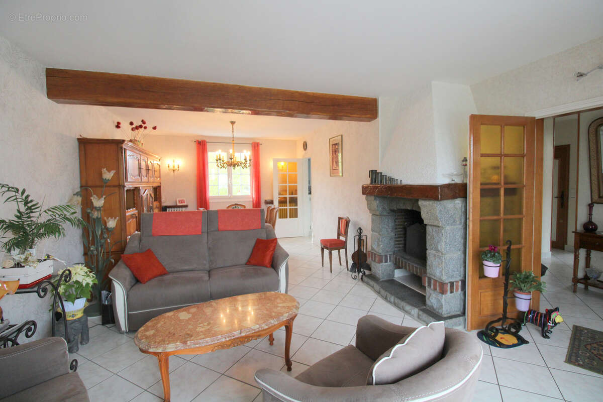 Maison à IVRY-LA-BATAILLE