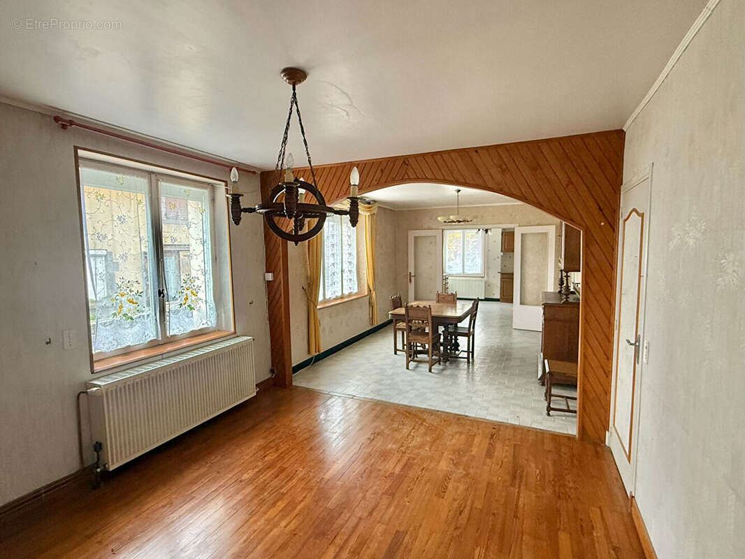 Maison à TOURZEL-RONZIERES