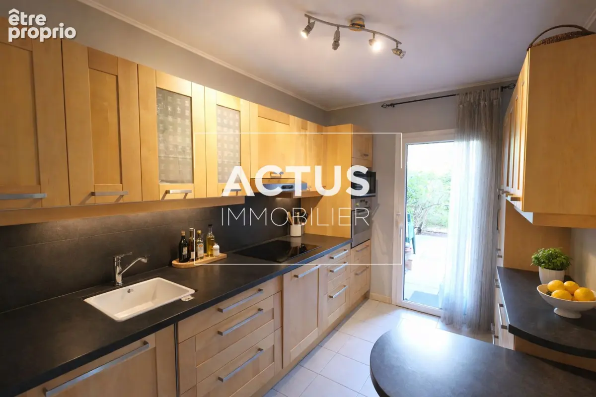Appartement 4 pièces 93 m² à vendre à Salon-De-Provence (13300) - photo 3
