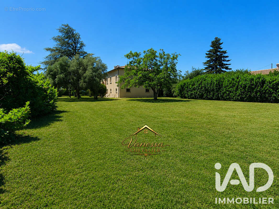 Maison 193 m² à Saint-Pantaleon-Les-Vignes  - photo 2