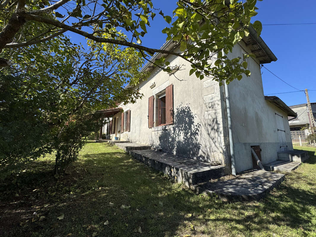 Maison à BARBEZIEUX-SAINT-HILAIRE
