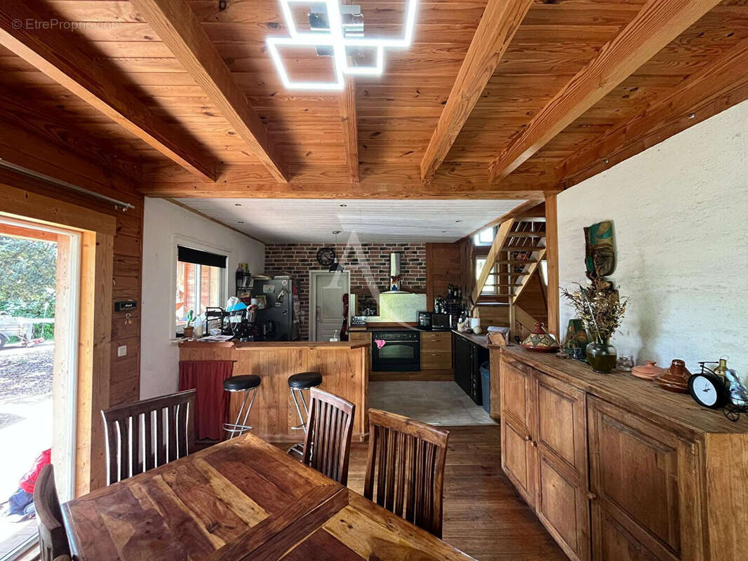 Grande maison familiale de 185m² avec studio indépendant sur plus de 2300m² de terrain ! - photo 5