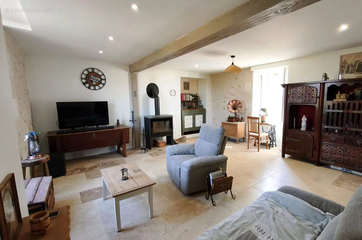 Maison en pierre avec 2 chambres - la bussiere - photo 12