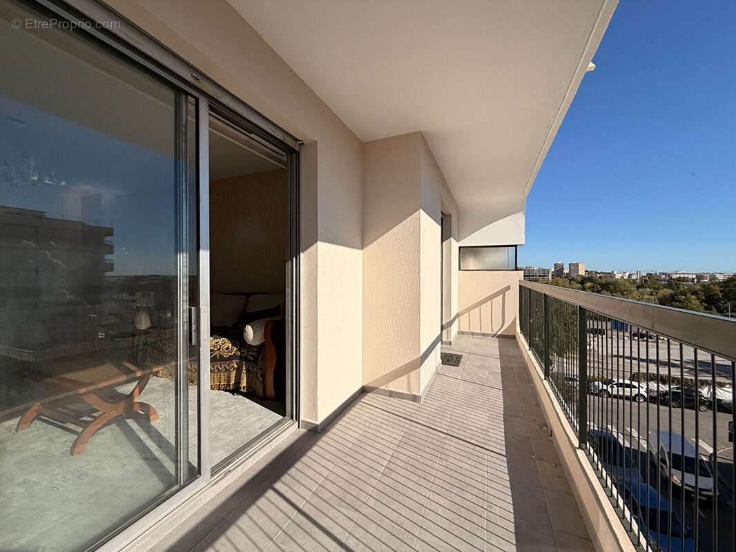 Appartement à SAINT-LAURENT-DU-VAR