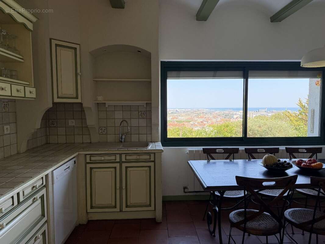 Maison de 98.56 m² sur un terrain de 673 m² avec vue panoramique et piscine. - photo 7