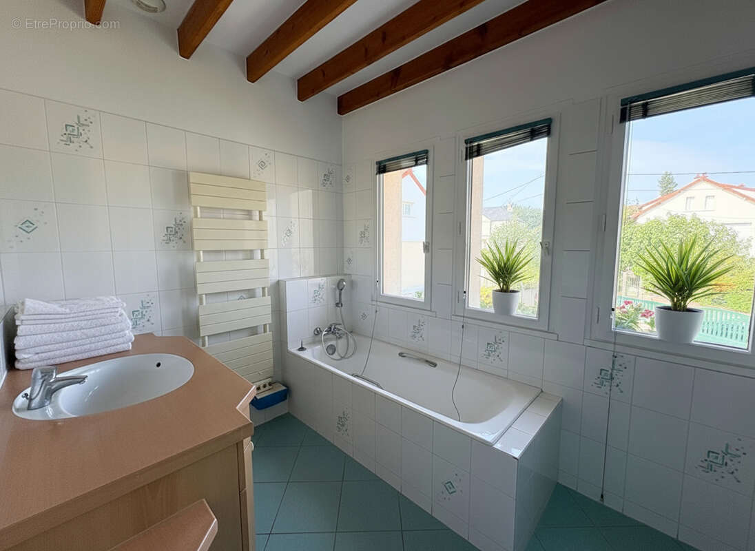 Maison à VERRIERES-LE-BUISSON