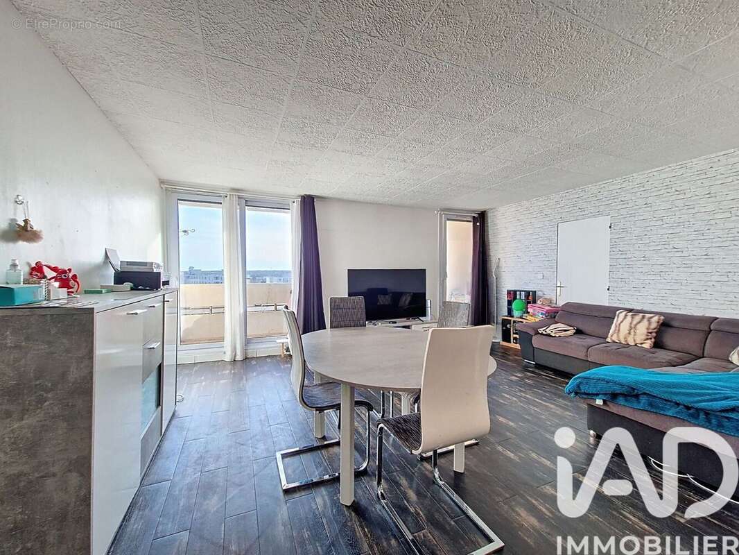 Photo 2 - Appartement à ELANCOURT