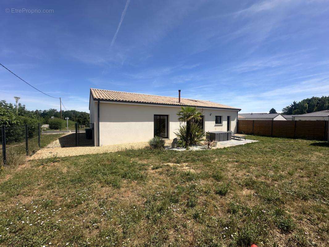 Maison 120 m² à Roches-Premarie-Andille  - photo 4