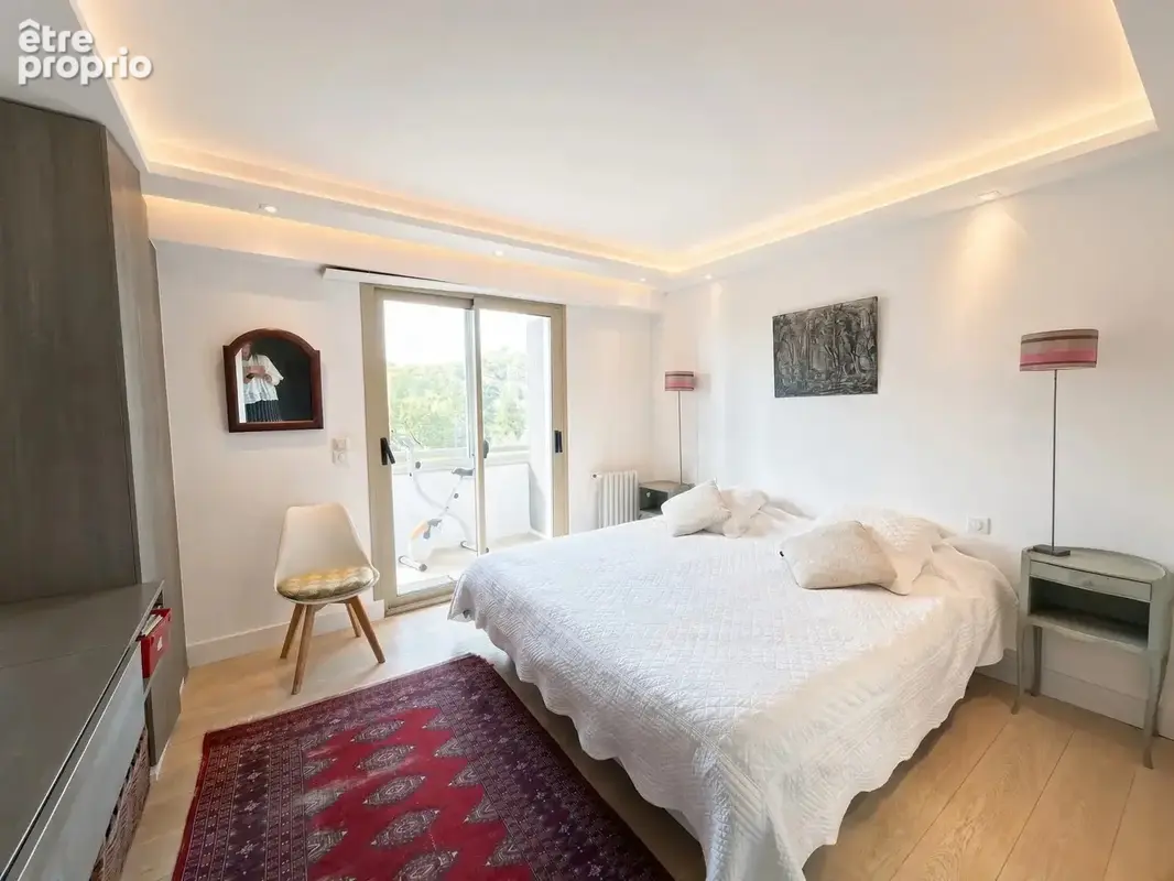 URGENT — Cause santé —3 pièces rénové avec terrasse et vue mer sur les hauteurs du Cannet - photo 6