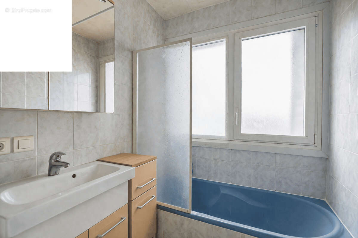 Appartement T4 de 68.50m2 à rafraîchir - 2 balcons - 1 cave - photo 11