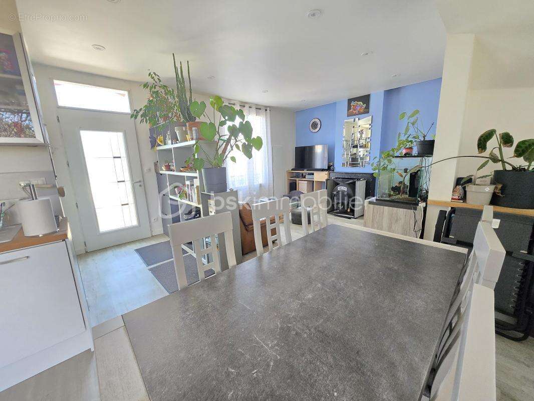 Maison à VARENNES-VAUZELLES