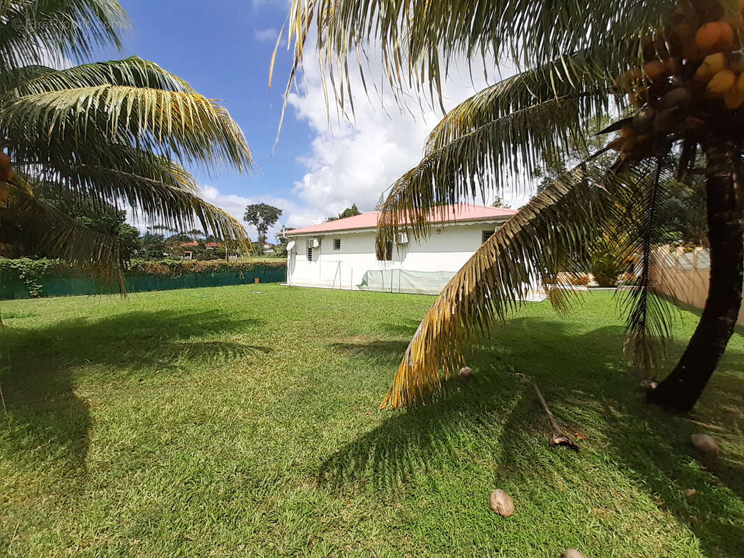 Maison à PETIT-BOURG