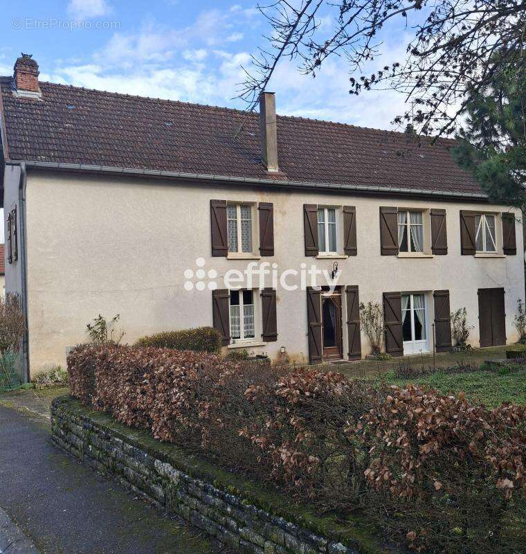 Maison à FONTENOIS-LES-MONTBOZON