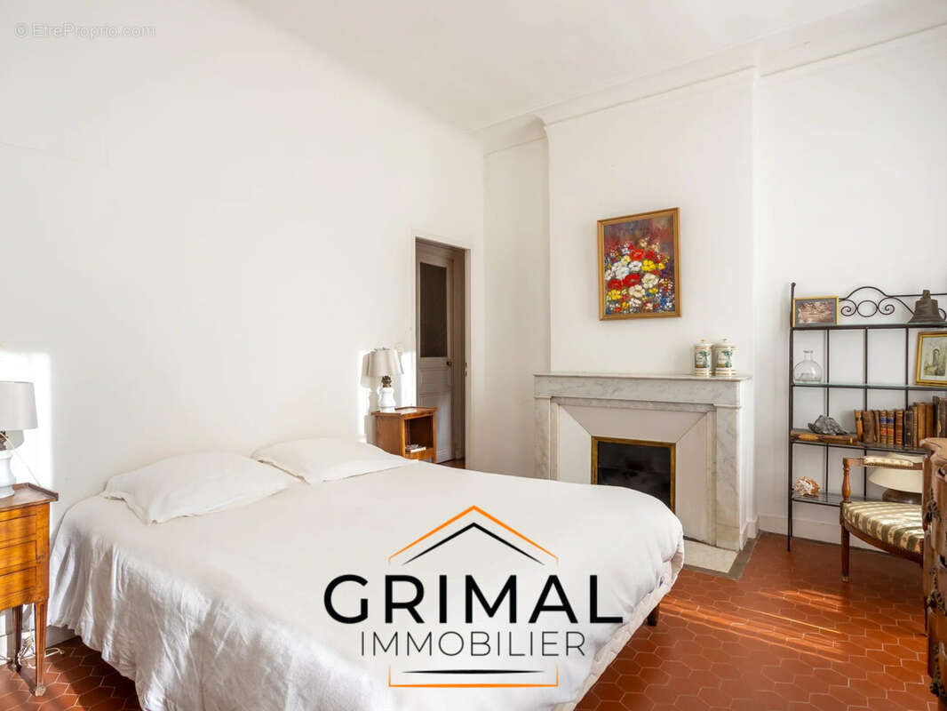 Appartement à MARSEILLE-1E