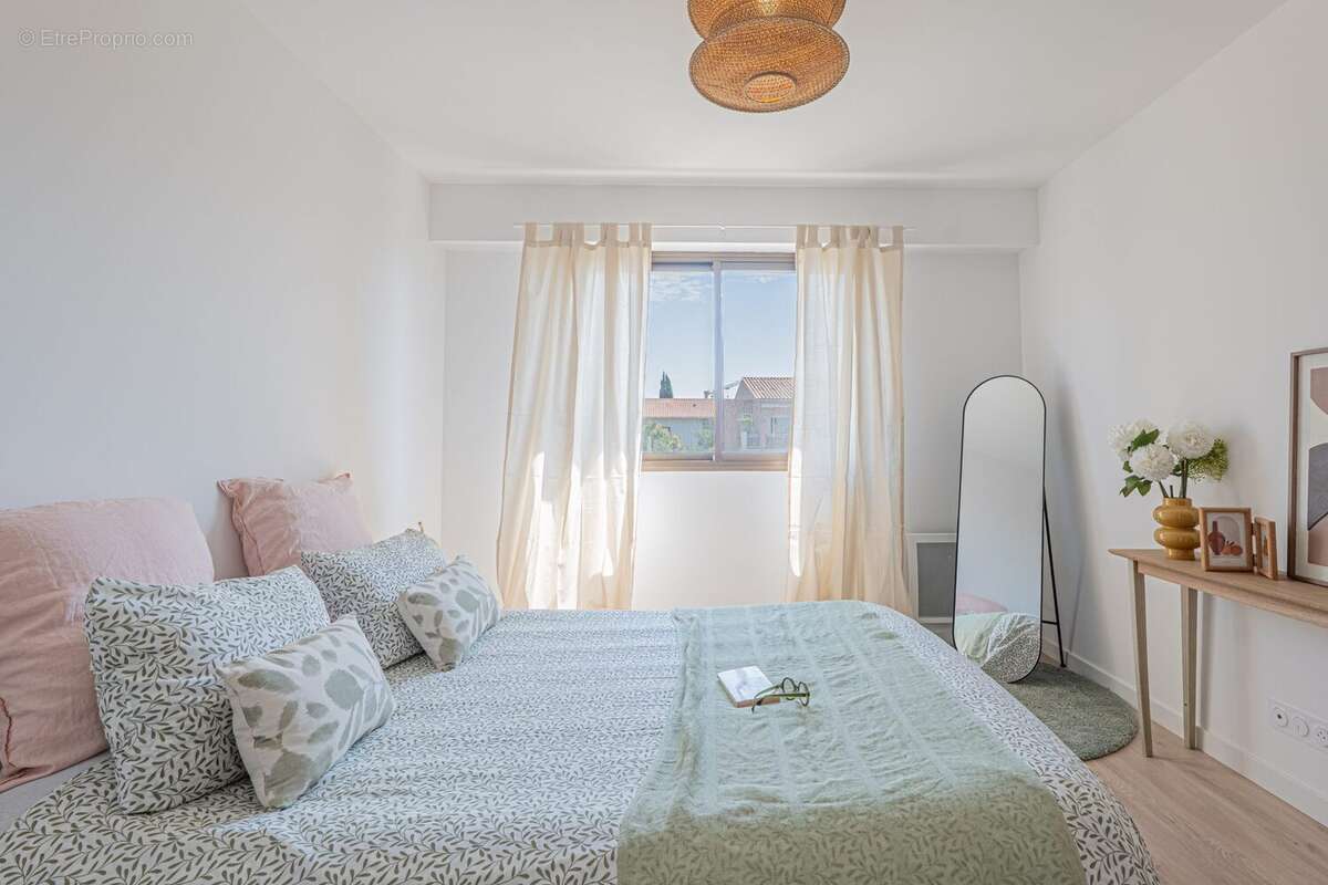 Appartement à SAINT-LAURENT-DU-VAR