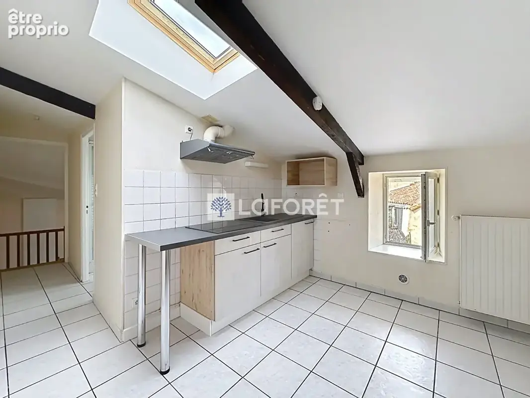 Immeuble Parthenay- Hyper centre de Parthenay - photo 4
