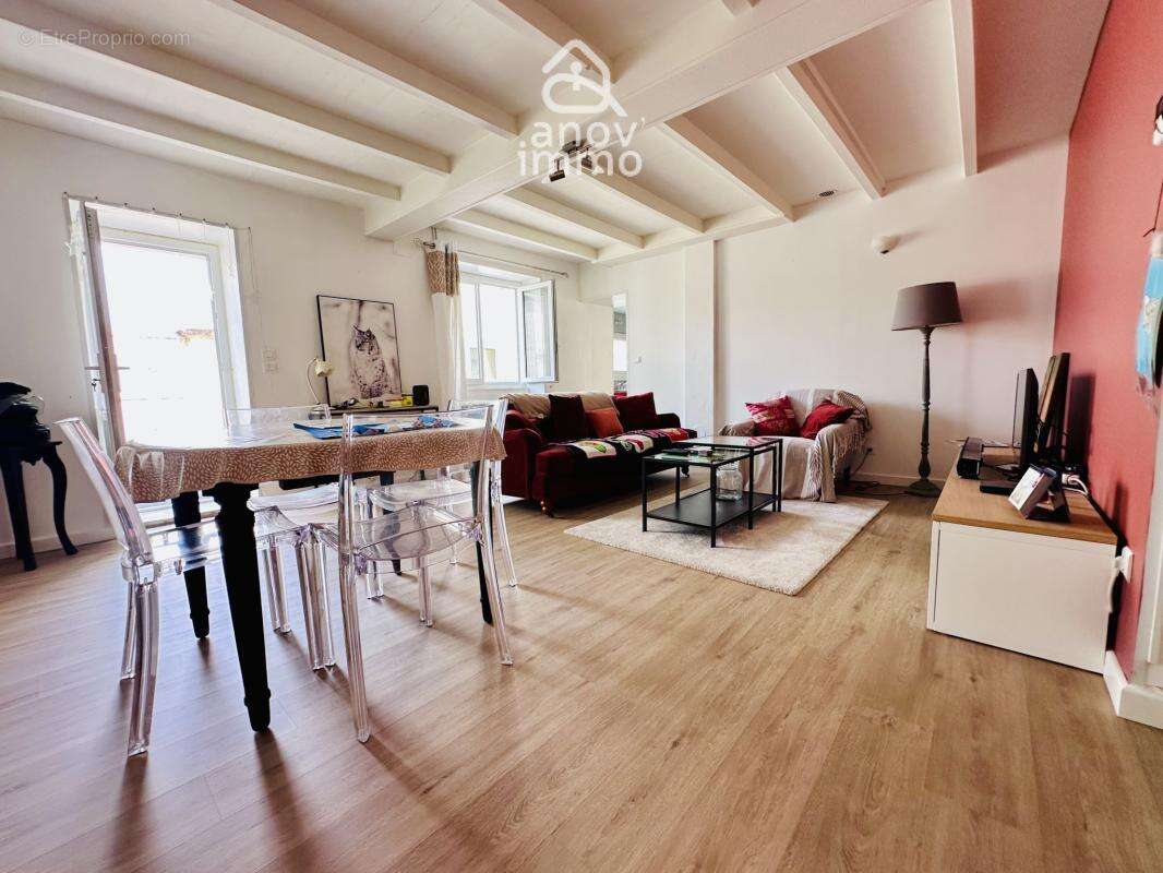Maison de village 102 m2   2 chambres   Cour   Dépendance am - photo 5