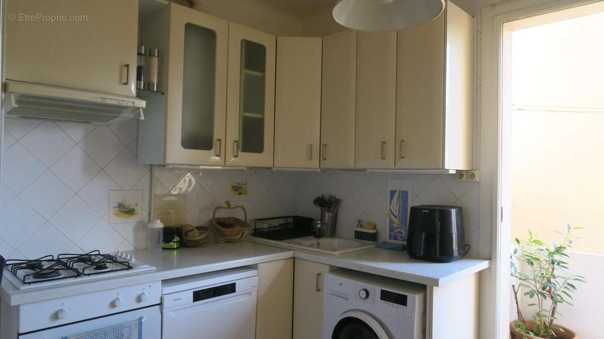 Appartement à MARSEILLE-4E