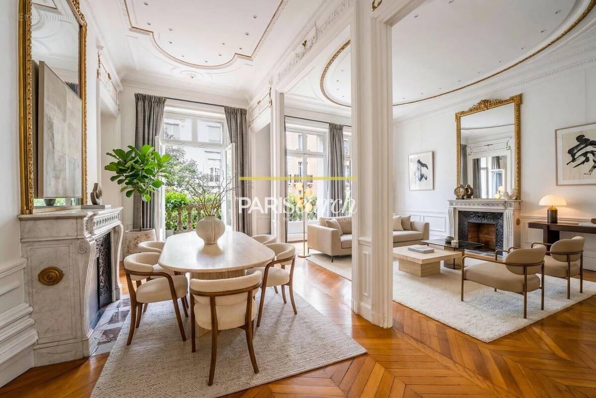 Appartement à PARIS-16E
