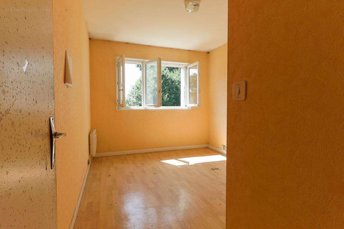 Maison - 128 m² - Isigny-le-Buat (50) - photo 8