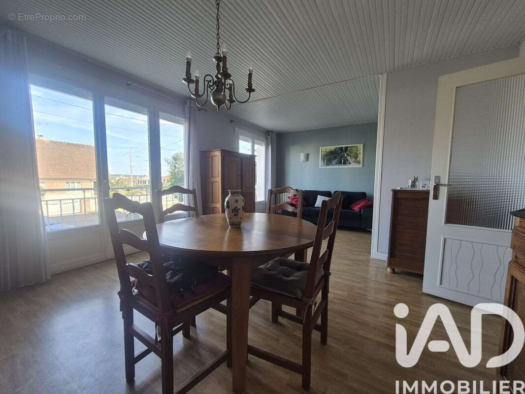 Photo 2 - Appartement à SAINT-ETIENNE-DU-ROUVRAY