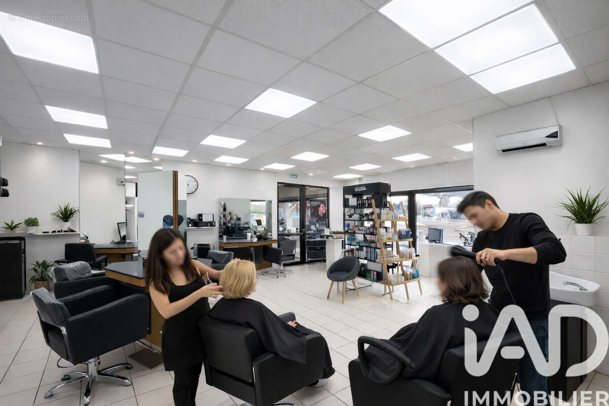 Photo 2 - Commerce à EGLY