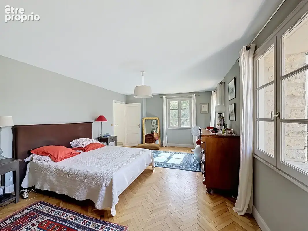 AUX PORTES D'ANGOULEME Belle maison de caractère de 280m2 habitables et sur 4000m2 de terrain clos avec piscin - photo 7
