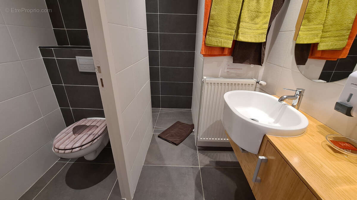 Commerce à GREOLIERES