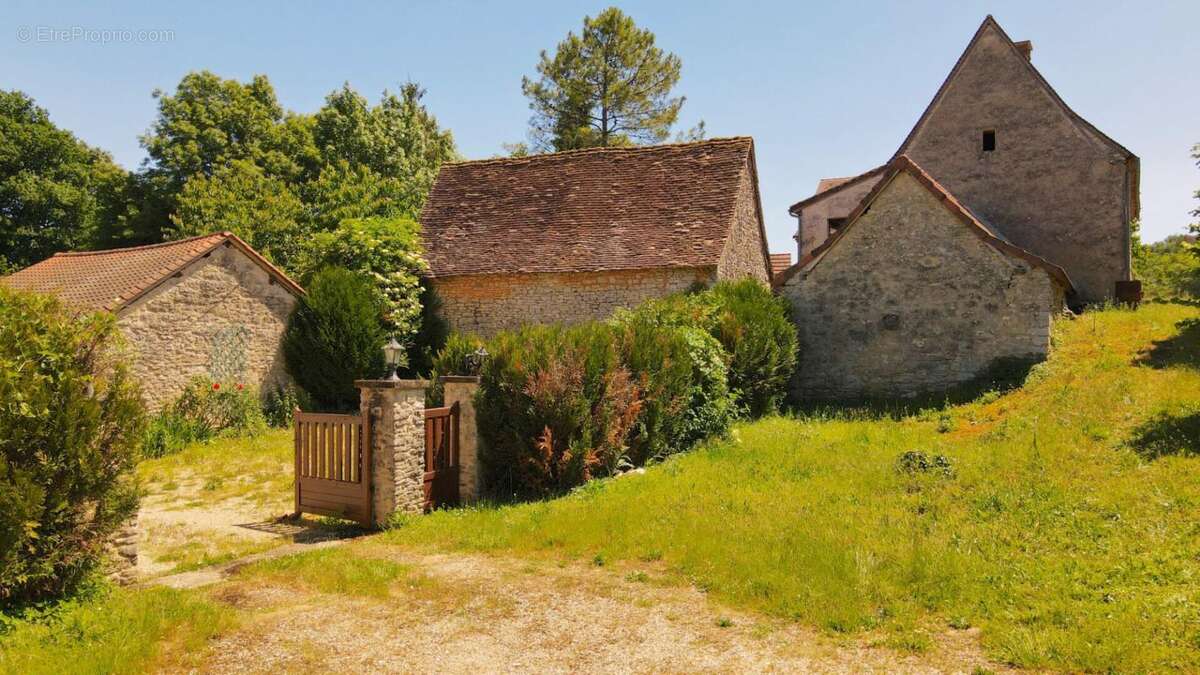 Hameau Saint Germain Des Pres 12 pièce(s) 310 m2 - photo 4