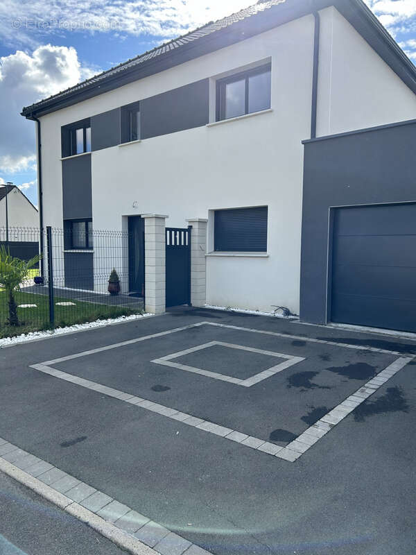 Maison à OSTRICOURT