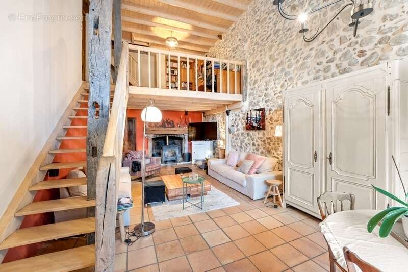 Maison à PREVESSIN-MOENS