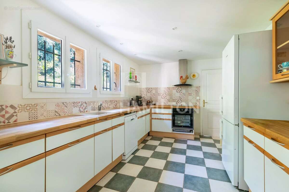 Propriété lovée dans un écrin de verdure - photo 6