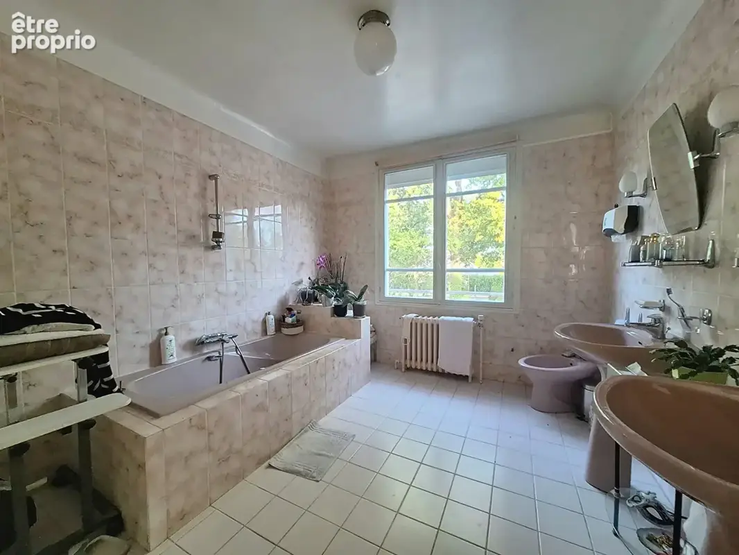 Maison Arnage - 233 m² - 7 chambres - T2 indépendant - Piscine couverte - photo 8