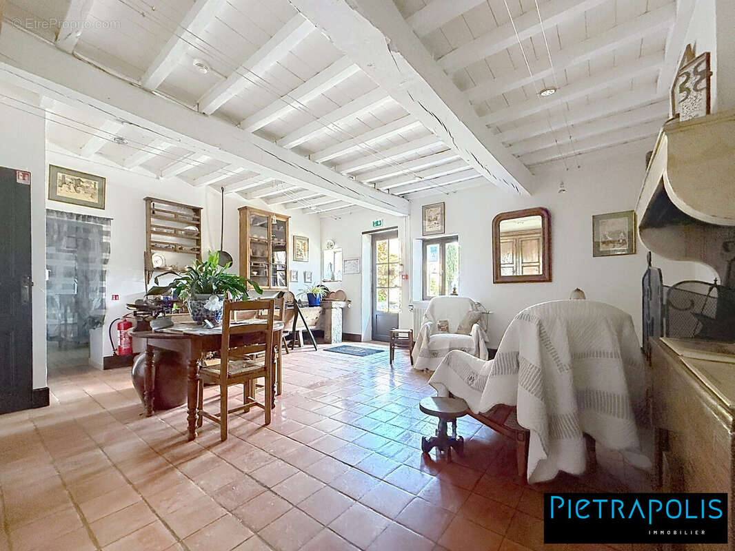 Maison 220 m² à Amberieux-En-Dombes  - photo 4