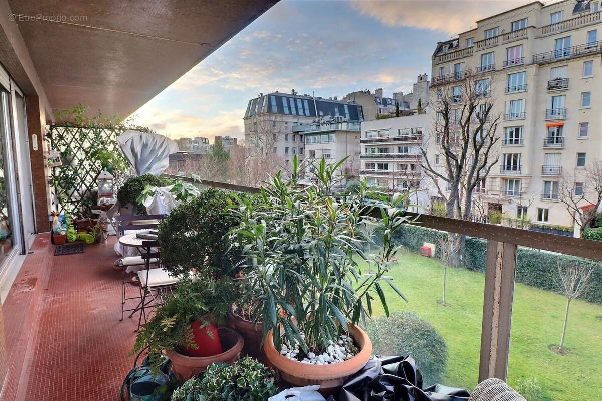 Appartement à NEUILLY-SUR-SEINE