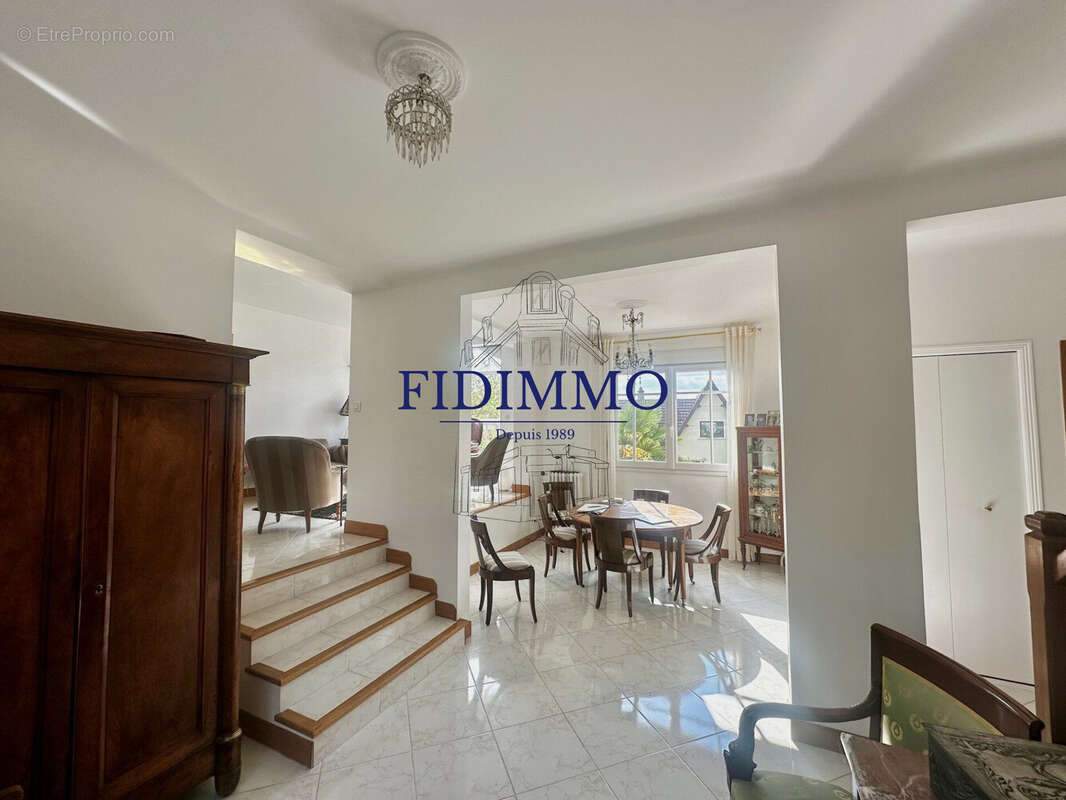 Maison à CHENNEVIERES-SUR-MARNE