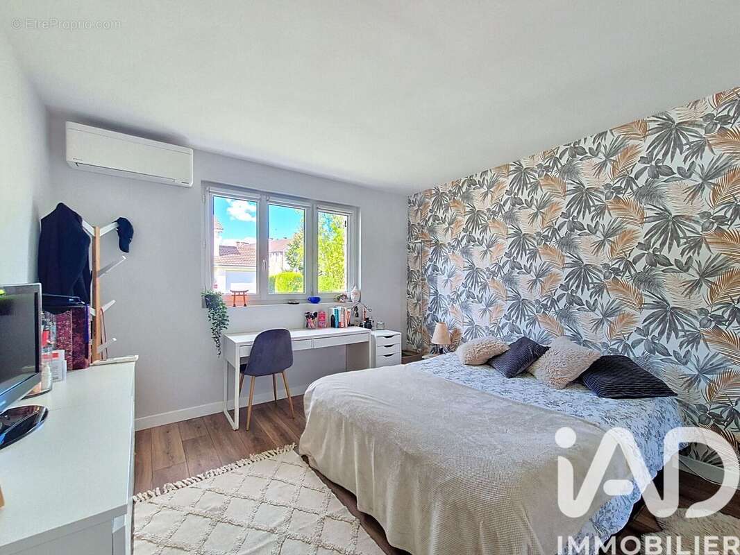 Photo 7 - Maison à LE MESNIL-SAINT-DENIS