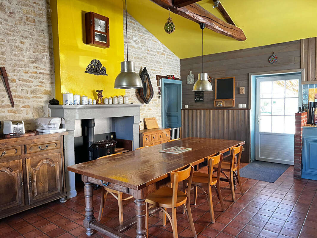 Maison à VOUILLE-LES-MARAIS