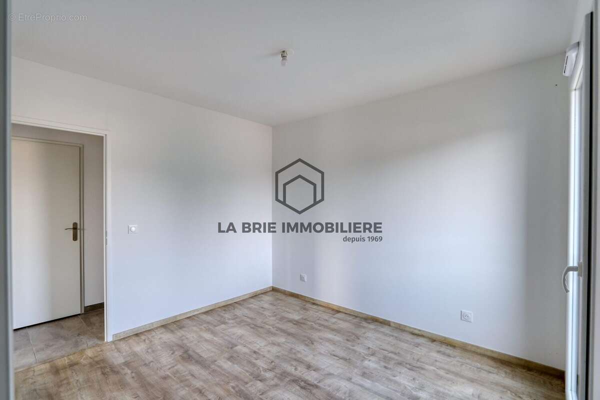 Appartement 65 m² à Mennecy  - photo 4