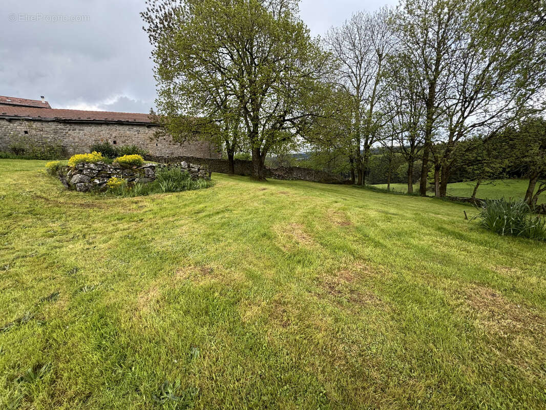 Maison à SAINT-ROMAIN-LES-ATHEUX