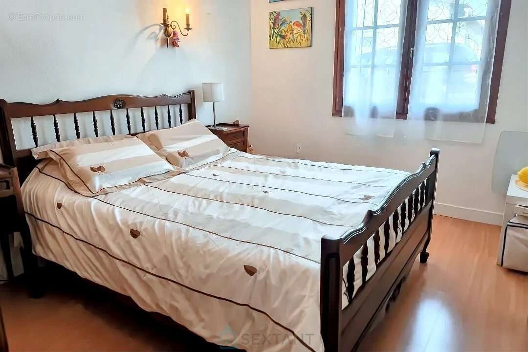 Maison à CREYSSE