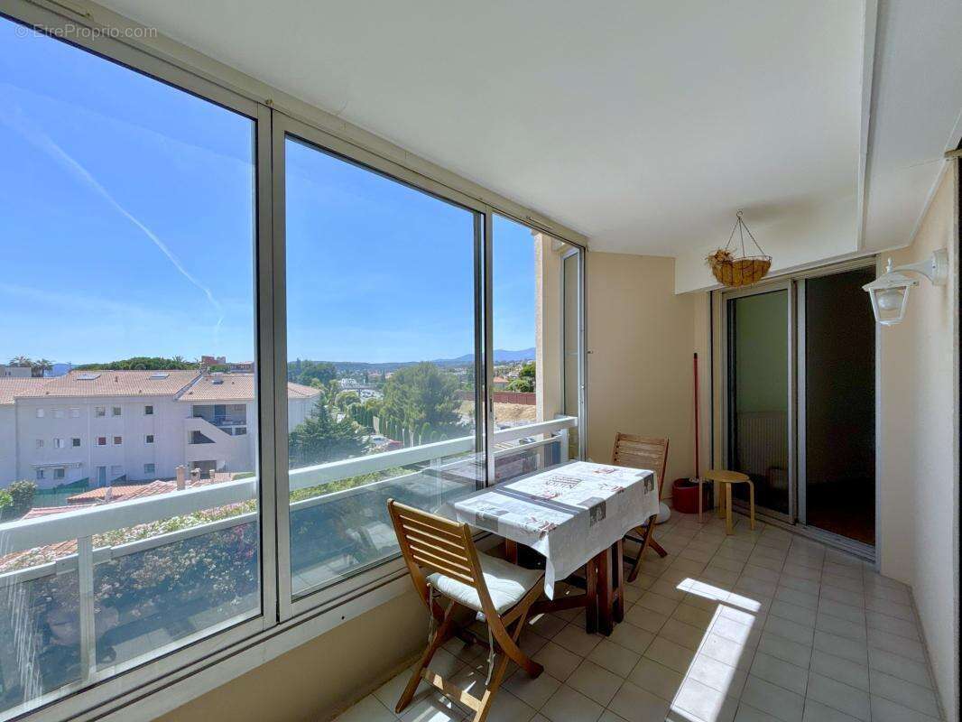 Appartement à SAINT-LAURENT-DU-VAR