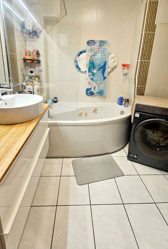 Appartement à LAY-SAINT-CHRISTOPHE