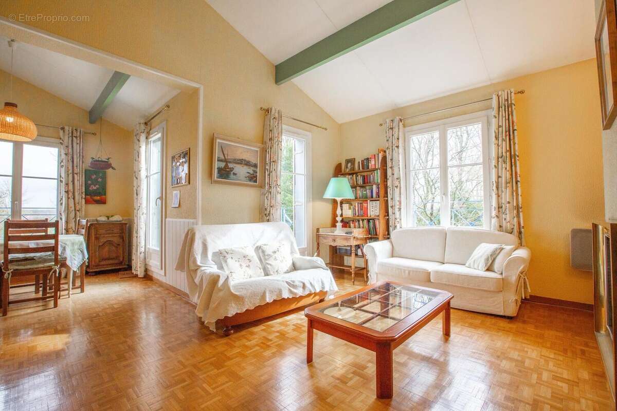 Photo 4 - Appartement à LE MESNIL-SAINT-DENIS