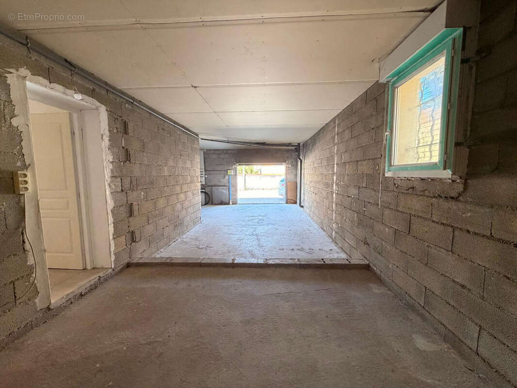 NIMES VACQUEROLLES Superbe maison 5 pièces de 115 m2 avec garage de 50 m2 et jardin - photo 19