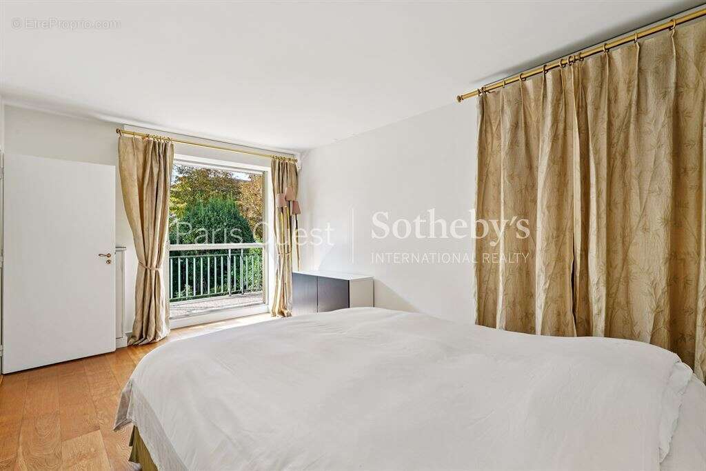 Appartement à NEUILLY-SUR-SEINE
