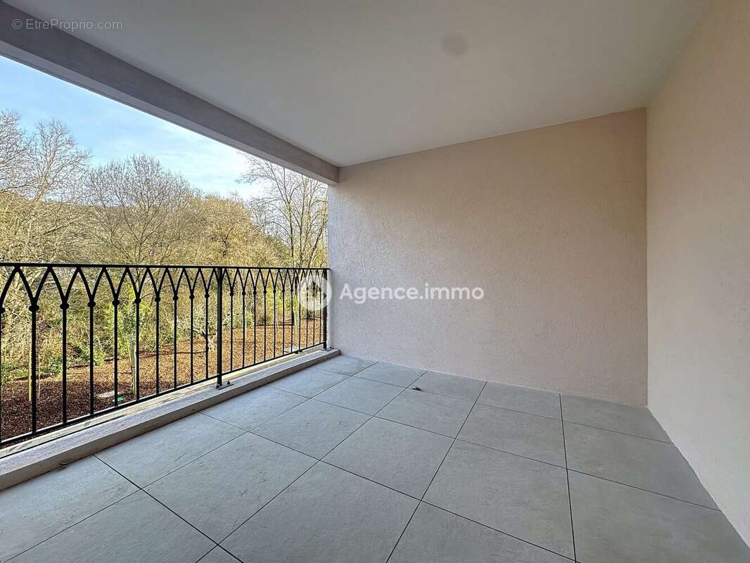 265 m² à Flassans-Sur-Issole  - photo 3