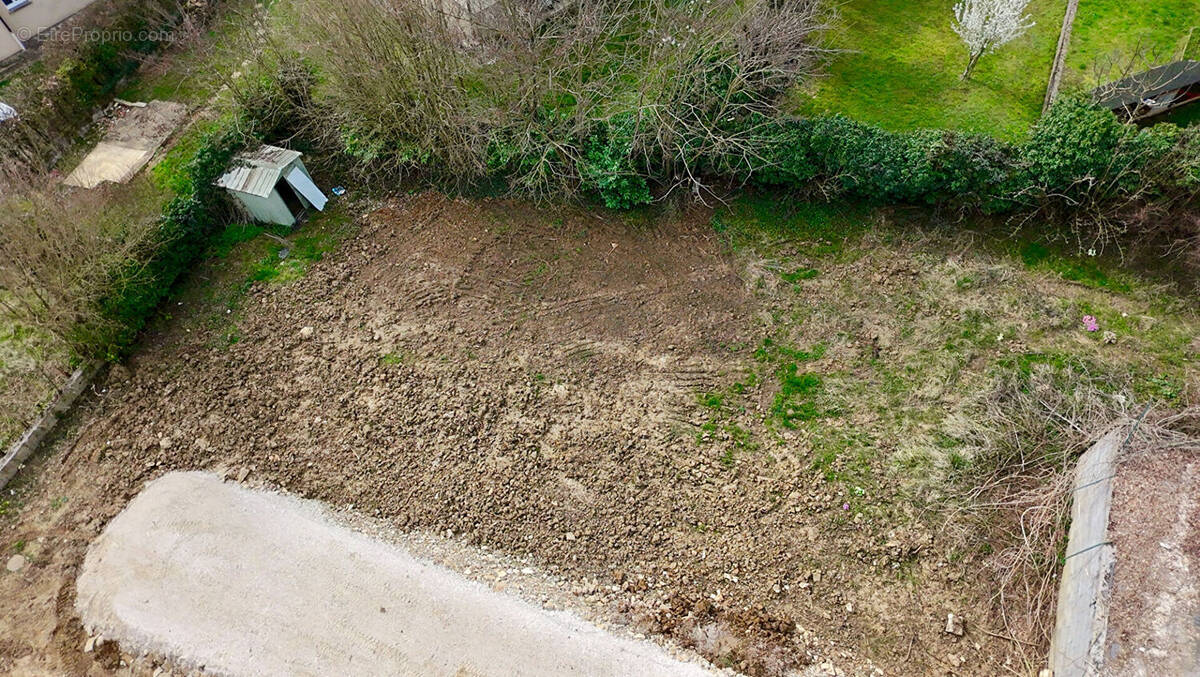 Terrain à ECOLE-VALENTIN
