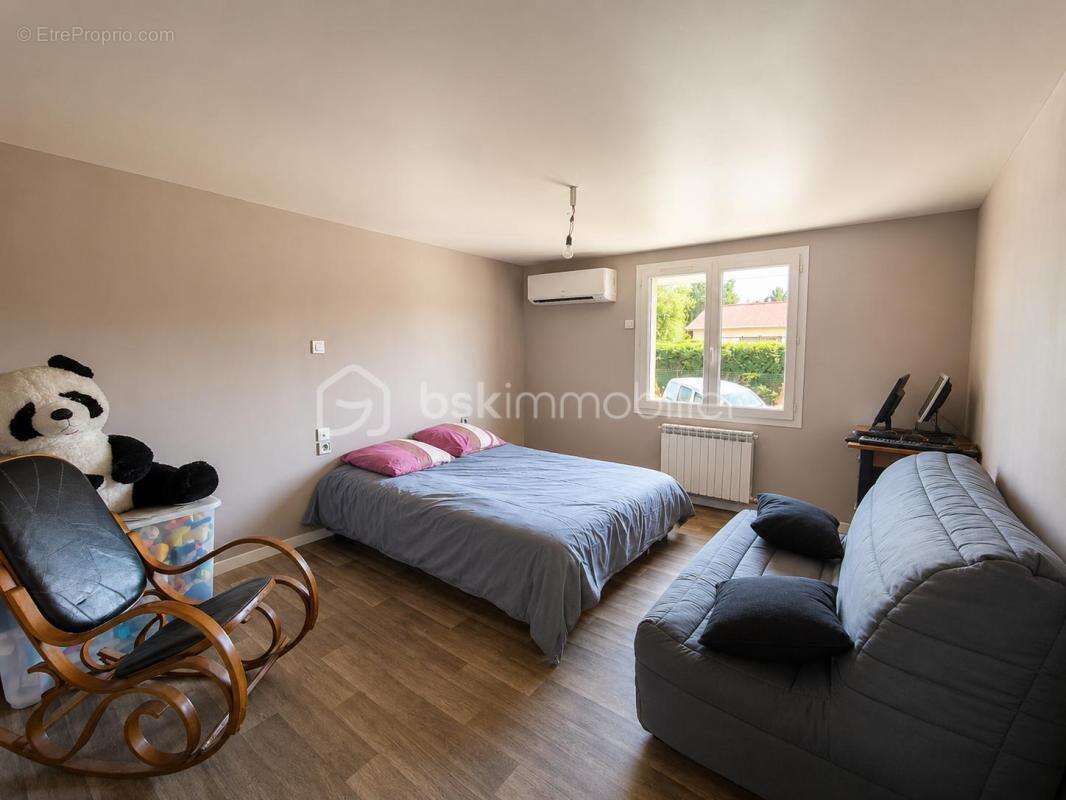Propriété familiale où espace, confort et sérénité se rencontrent - photo 12